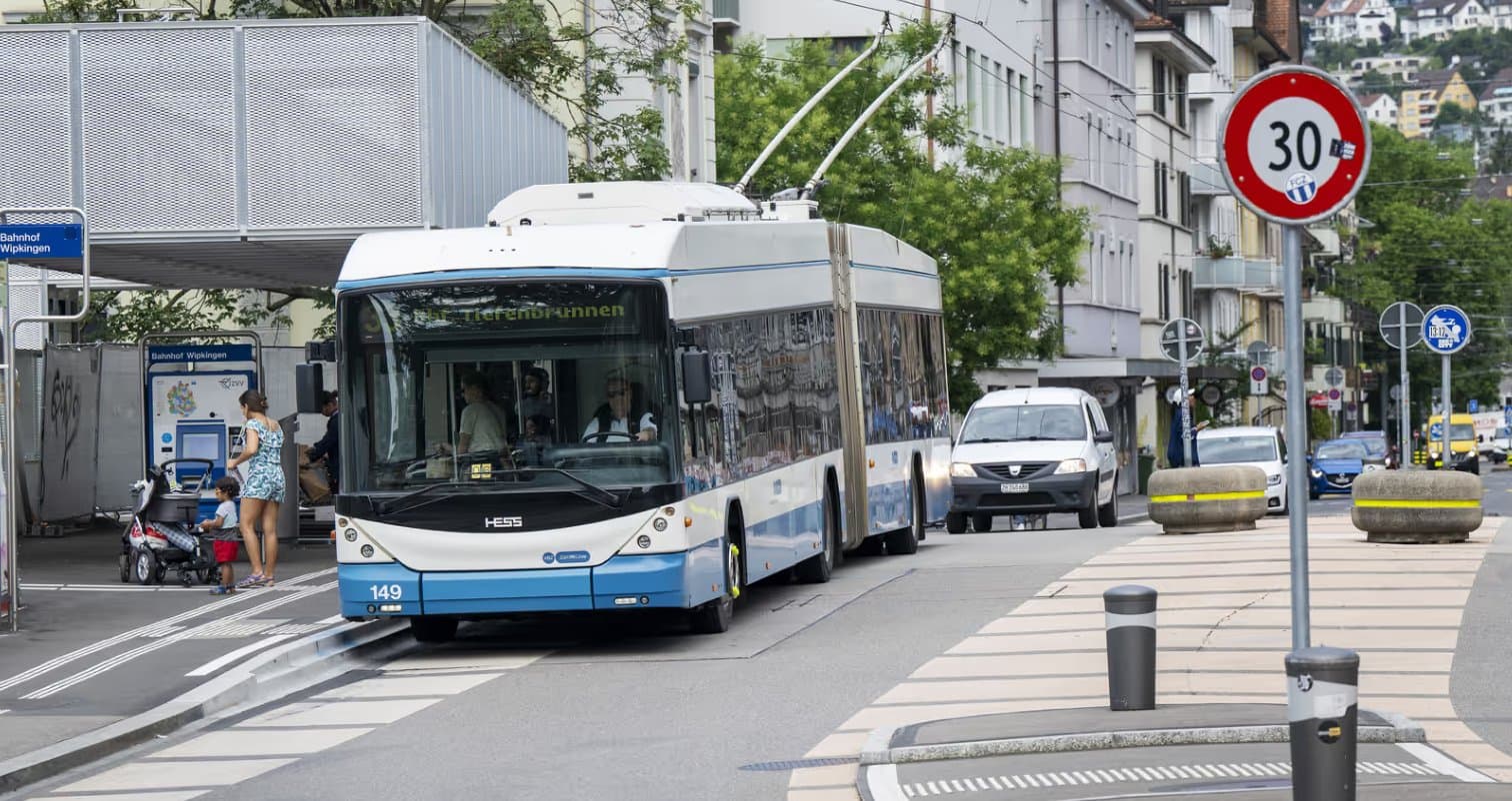 Zurique Lança Licitação de €150 Milhões para Ônibus Elétricos
